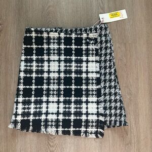 Black and white girls skirt. Chanel vibes